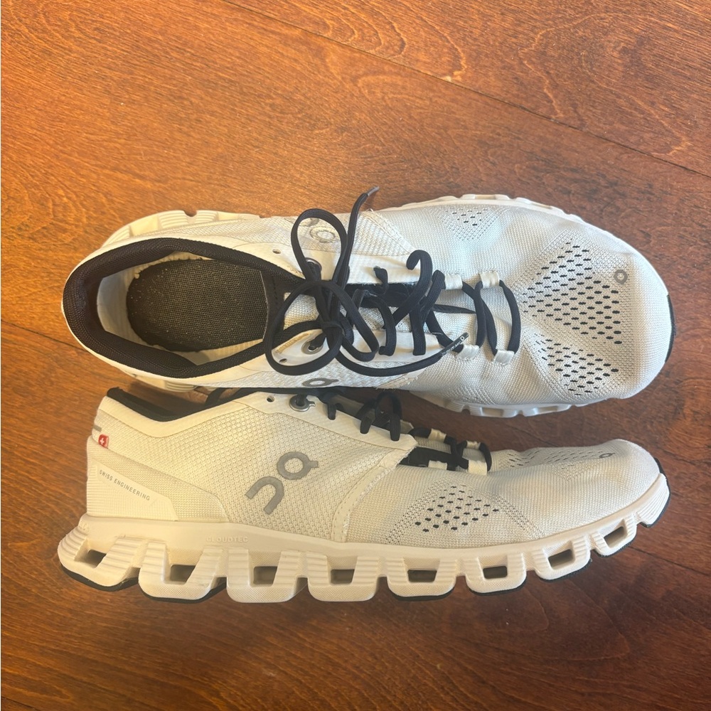 women’s oncloud helion shoes